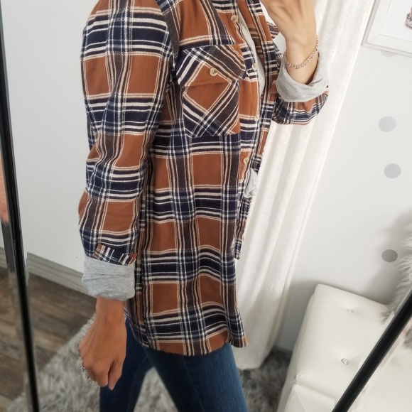 Last 1️⃣ Cognac and Navy Spring Plaid Button Down Top Pocket Top - Picture 6 of 7